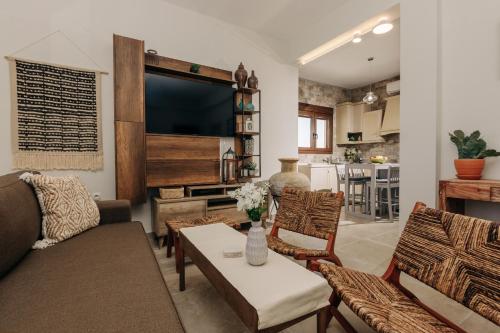 Fenestra Mare with Private Parking just 5min to Town and Beach