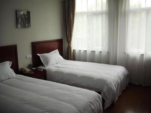 Postel nebo postele na pokoji v ubytování Greentree Inn Nanjing Shanxi Road Cloth City Business Hotel