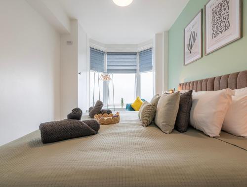 Postel nebo postele na pokoji v ubytování Urban Hideaway