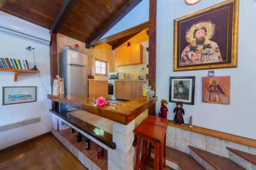 Η κουζίνα ή μικρή κουζίνα στο Villa Robinson