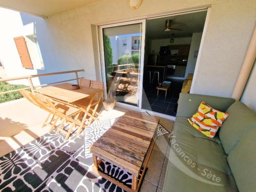 T2 moderne avec terrasse, WiFi et place de parking