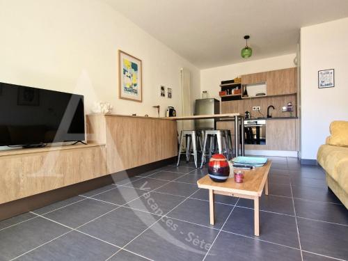 T2 moderne avec terrasse, WiFi et place de parking