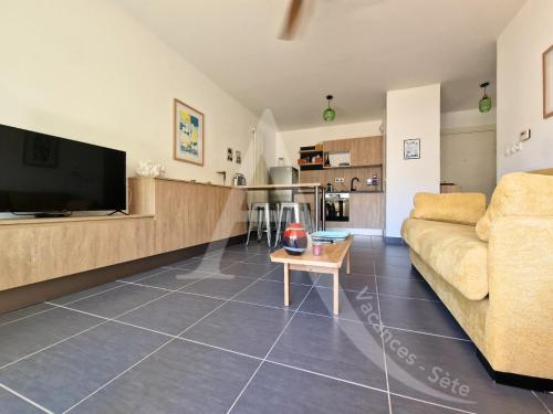 T2 moderne avec terrasse, WiFi et place de parking