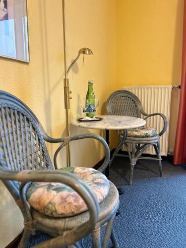 a table with two chairs and a table with a lamp at Pension Edelweiß Mitterberg in Mitterberg