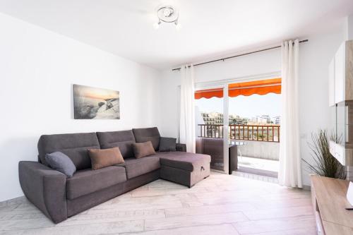 Bright & Elegant Duplex with Terrace and Pool, Just Steps from Puerto Colón