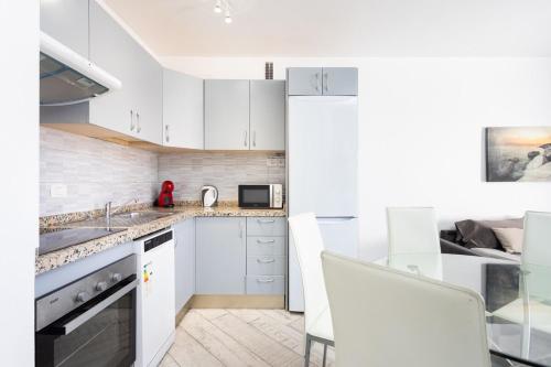 Bright & Elegant Duplex with Terrace and Pool, Just Steps from Puerto Colón