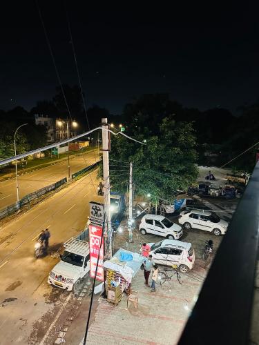 a group of cars parked in a parking lot at night at Hotel Victoria INN in Sohāna