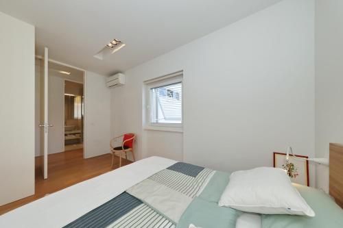 Apartment 4B