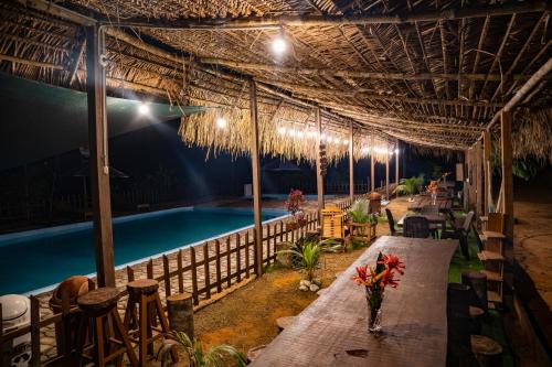 Swimmingpoolen hos eller tæt på PAMPA HERMOSA LAKE RESORT