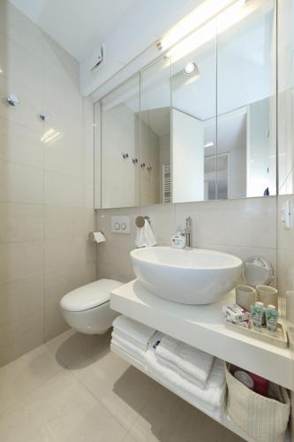 Apartment 4B