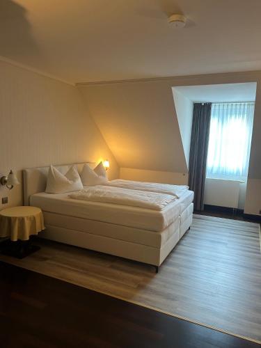 Weltemühle Hotel by Miri's Dresdenにあるベッド