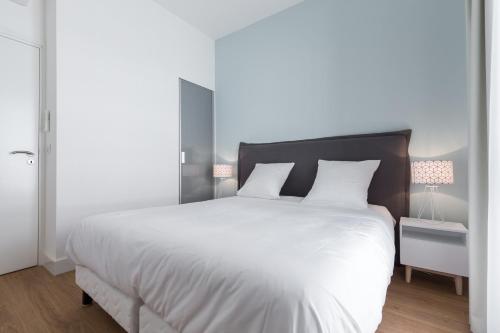 Ένα ή περισσότερα κρεβάτια σε δωμάτιο στο Florella Antibes Apartment