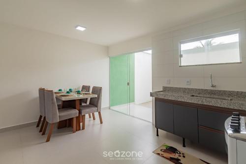Kuchyň nebo kuchyňský kout v ubytování Casa Confortável com Ótima Localização! BMR0004