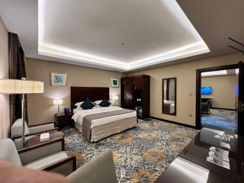 Postel nebo postele na pokoji v ubytování Merkure Jeddah Al Hamraa Hotel
