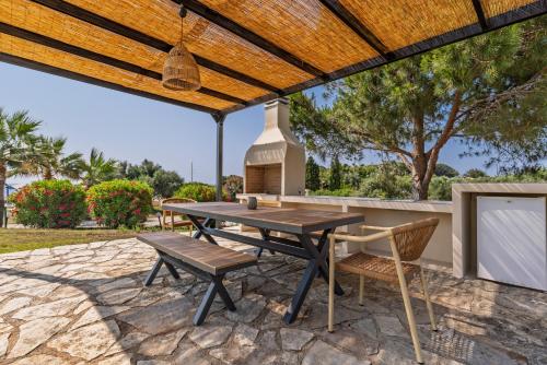 Αίθριο ή υπαίθριος χώρος στο Villa Ismini Periyali