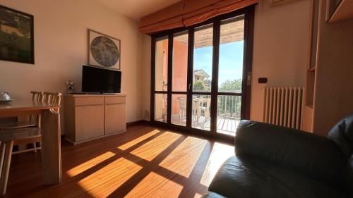 a living room with a couch and a sliding glass door at Casa Lilla in Verona