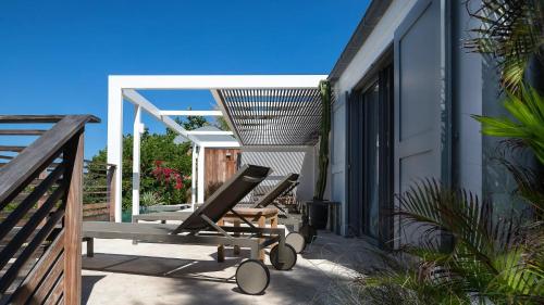 Rõdu või terrass majutusasutuses Oceanview Luxury Villa With Infinity Pool