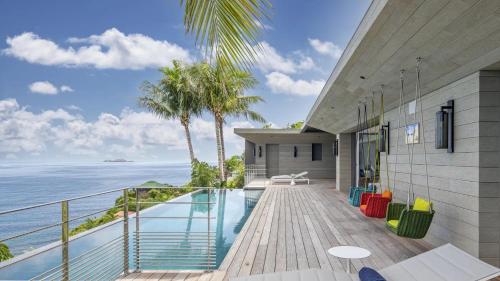 Ocean Breeze Villa With Private Pool