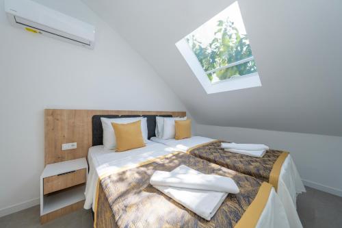 Ένα ή περισσότερα κρεβάτια σε δωμάτιο στο Dede Suites Fethiye