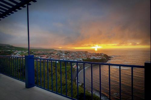 a view of a sunset from the balcony of a house at Eirinhas Bela Vista RAAL 2909 in Maia