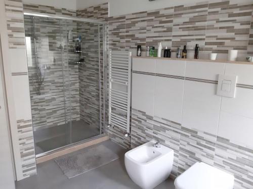 a bathroom with a white toilet and a shower at Il Tuffatore in Capaccio-Paestum