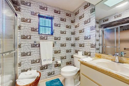 Koupelna v ubytování Blue Dolphin