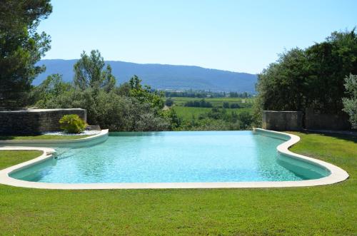 Piscina a Mas Carlette o a prop
