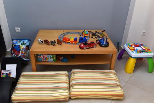 a wooden table with toys on it in a room at Coastal Horizon in Míloi