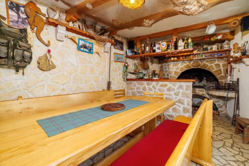 Kuchyň nebo kuchyňský kout v ubytování Apartments Tatjana