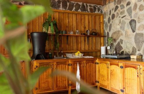 Η κουζίνα ή μικρή κουζίνα στο Cozy Studio Lake Beach 3 minutes, Atitlán