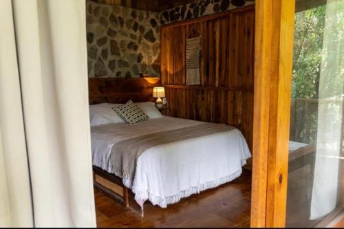 Ένα ή περισσότερα κρεβάτια σε δωμάτιο στο Cozy Studio Lake Beach 3 minutes, Atitlán