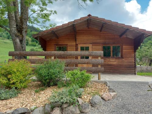 a log cabin with a fence in front of it at Le Repaire de Mitzerlé in Mitzach