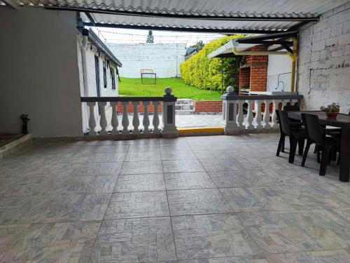 a patio with a table and chairs and a fence at Apartament in Santa Rosa de Cabal in Santa Rosa de Cabal