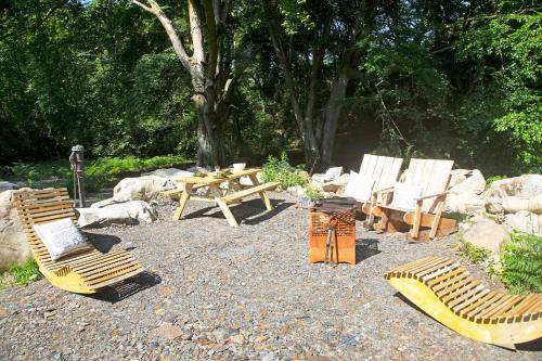 Zahrada ubytování Woodcutters' Cabin Authentic Log Cabin Talybont Aberystwyth SY245DW