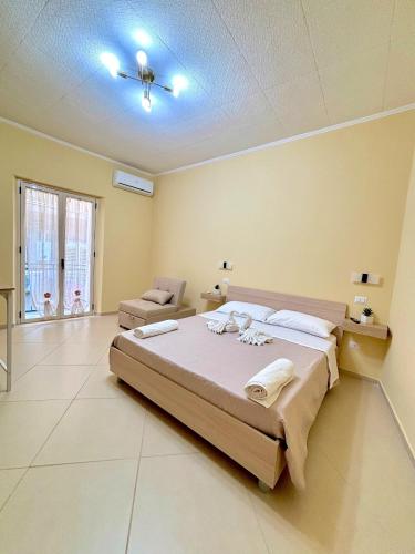 a bedroom with a bed and a ceiling fan at La Libellula - via Diaz 34 in Galatro