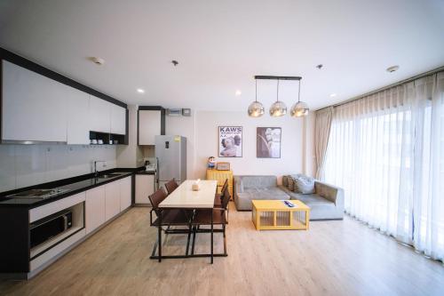 a living room with a couch and a table at THE BASE Sea View Holiday inn Central Pattaya in Pattaya