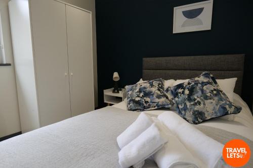 Postel nebo postele na pokoji v ubytování Waterside Rooms