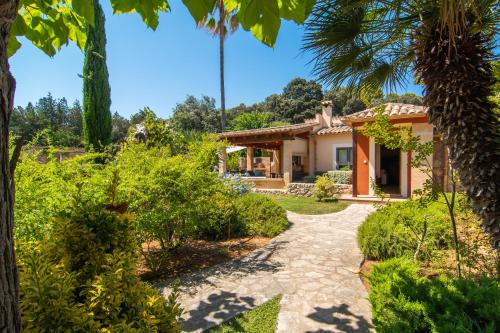 VILLA LLENYATER by MAINVILLAS you home less than 1km from the center of Pollença