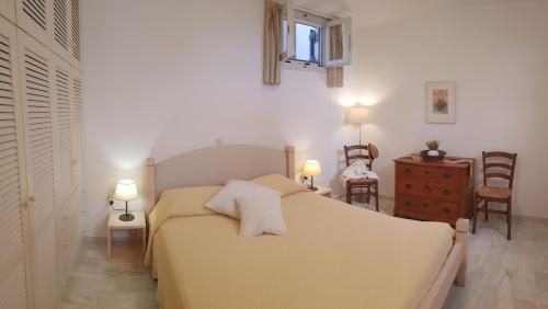 a bedroom with a bed and a table and chairs at Naxos Beachvilla in Plaka