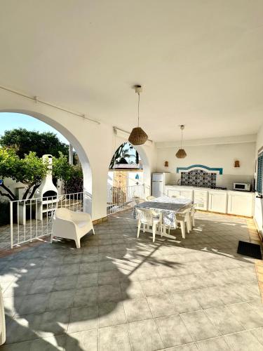 a large patio with a table and a kitchen at Villetta Piera in Mazara del Vallo
