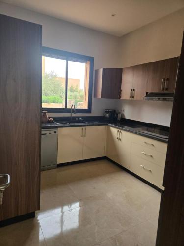 Kuchyň nebo kuchyňský kout v ubytování Villa Dar Daraa with Pool