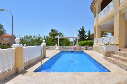 Mediterranean Luxury Villa by NRAS