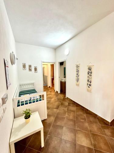 a room with a bed and a table at Villetta Piera in Mazara del Vallo