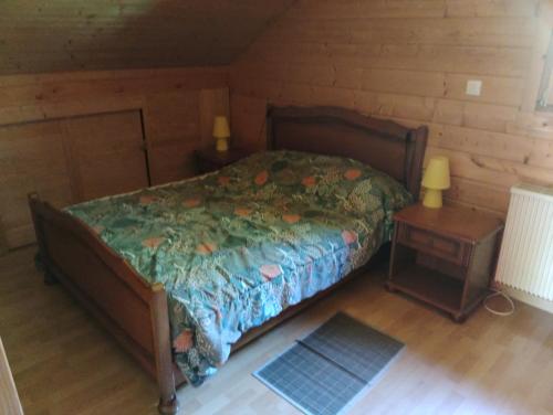 เตียงในห้องที่ chalet Leon