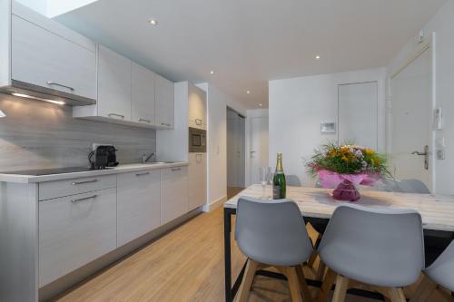 Η κουζίνα ή μικρή κουζίνα στο Florella Antibes Apartment