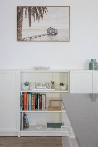 Knihovna v apartmánu