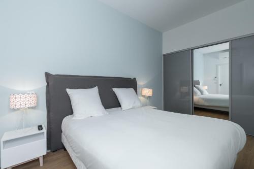 Ένα ή περισσότερα κρεβάτια σε δωμάτιο στο Florella Antibes Apartment