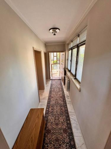 an empty hallway with a rug on the floor at Къща за гости Заркови in Gaber