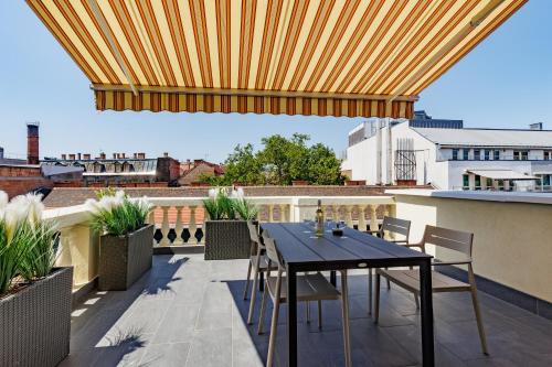 KLAUZAL Rooftop Suit