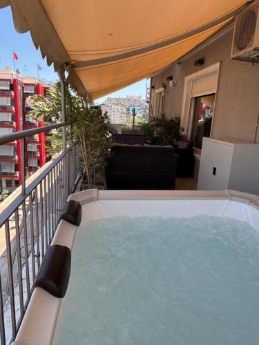 Jacuzzi Patio & Acropolis view 2-BD Retreat